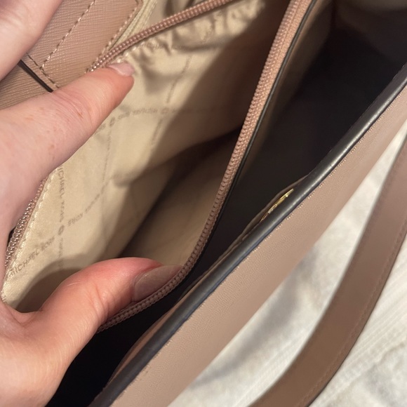 Michael Kors handbag - Picture 6 of 10